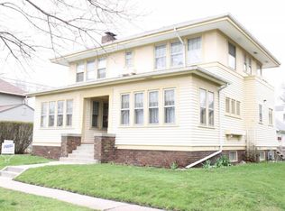411 9th St, Ames, IA 50010