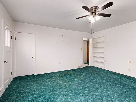 5th image of 262 E Main St