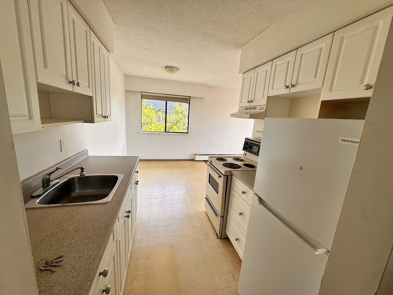 2 bed, 850 sqft, $2,400 — Photo 1