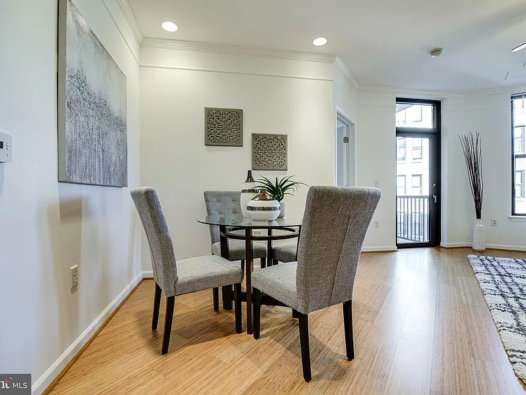 444 W Broad St #523 — Photo 10