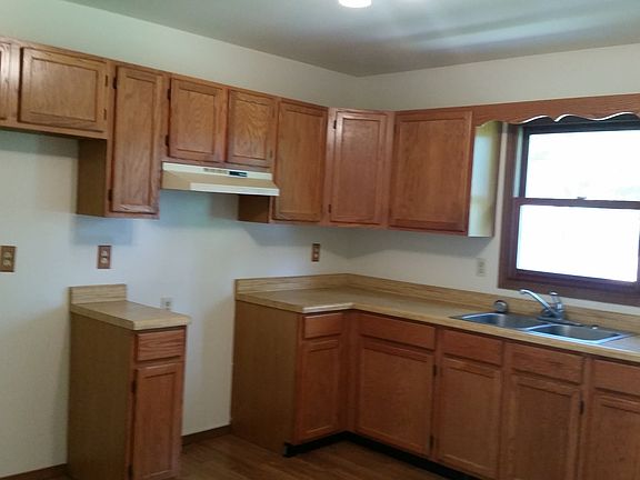 3rd image of 6936 Eisenhower Ave