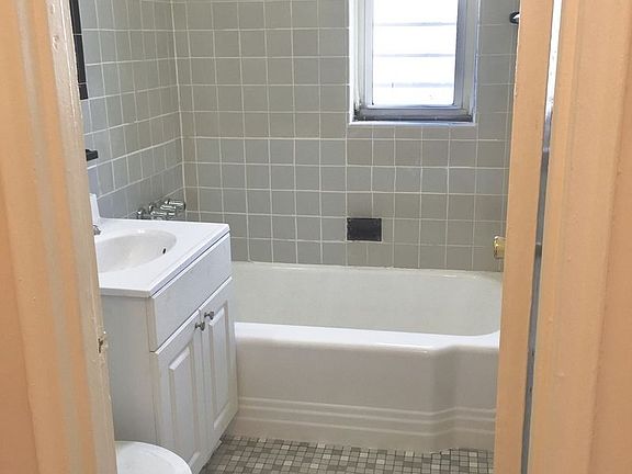 4th image of 2215 Cruger Ave APT 3C