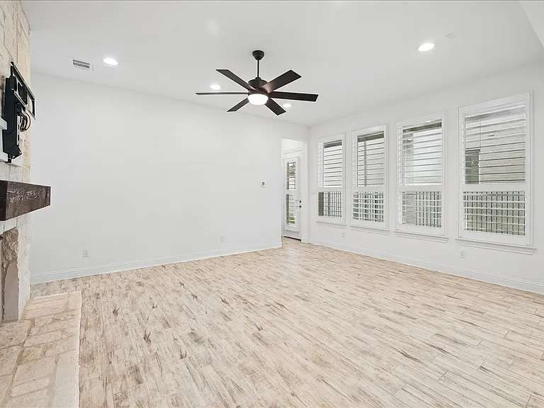 8047 Sunflower Ln — Photo 4