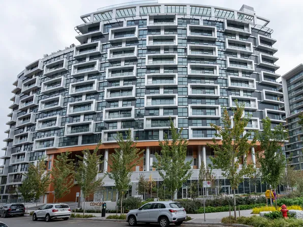 1768 Cook St #309, Vancouver, BC V5Y 0N3
