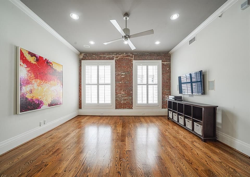 1st image of 2207 Post Office St APT 418