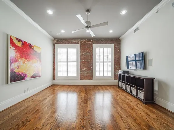 2207 Post Office St APT 418, Galveston, TX 77550