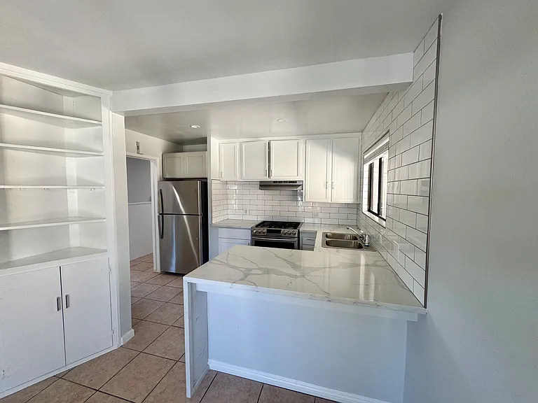 647 W Avenue J8 — Photo 8