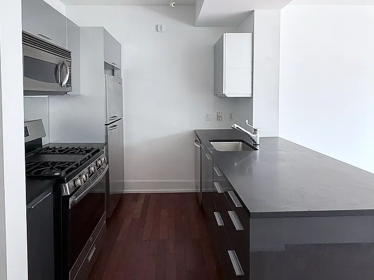 350 W 42nd St #10I — Photo 8