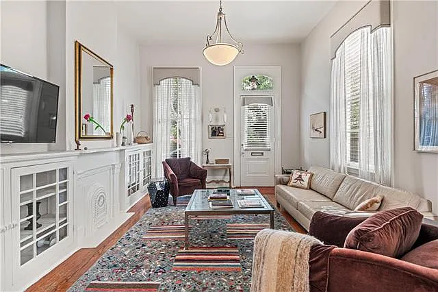 2 bed, 1.0 bath, 1209 sqft, $3,750 — Photo 3