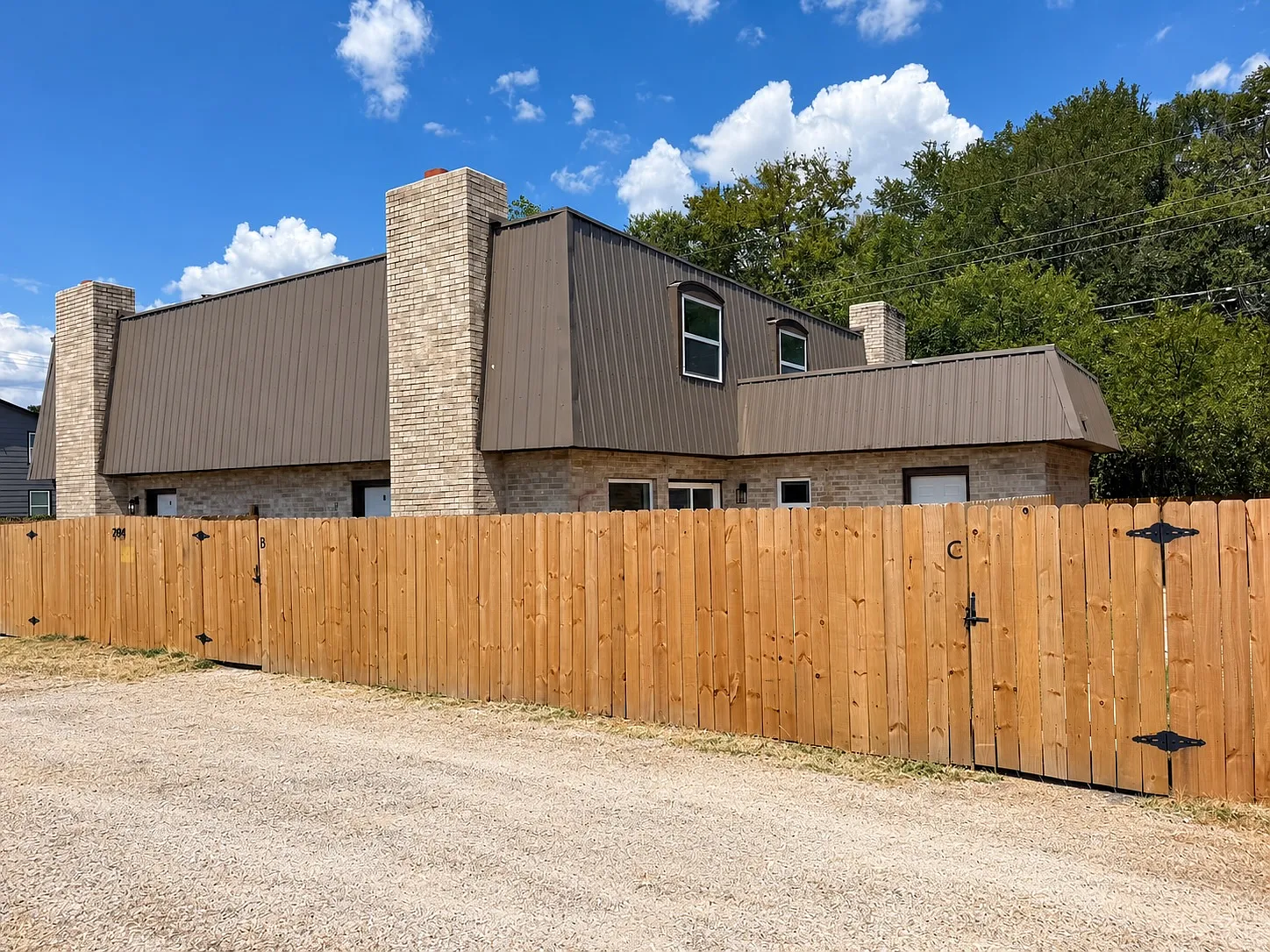 2904 Sweeney Ln — Photo 2