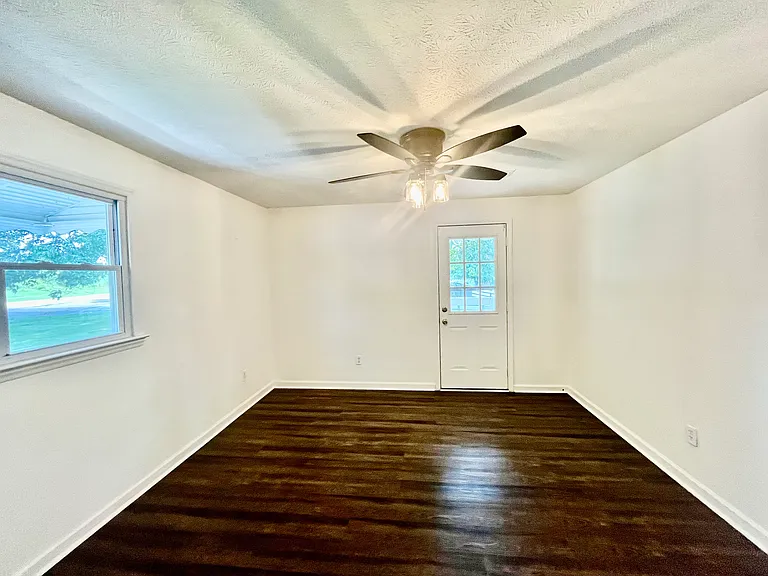 1445 S Walnut St — Photo 14