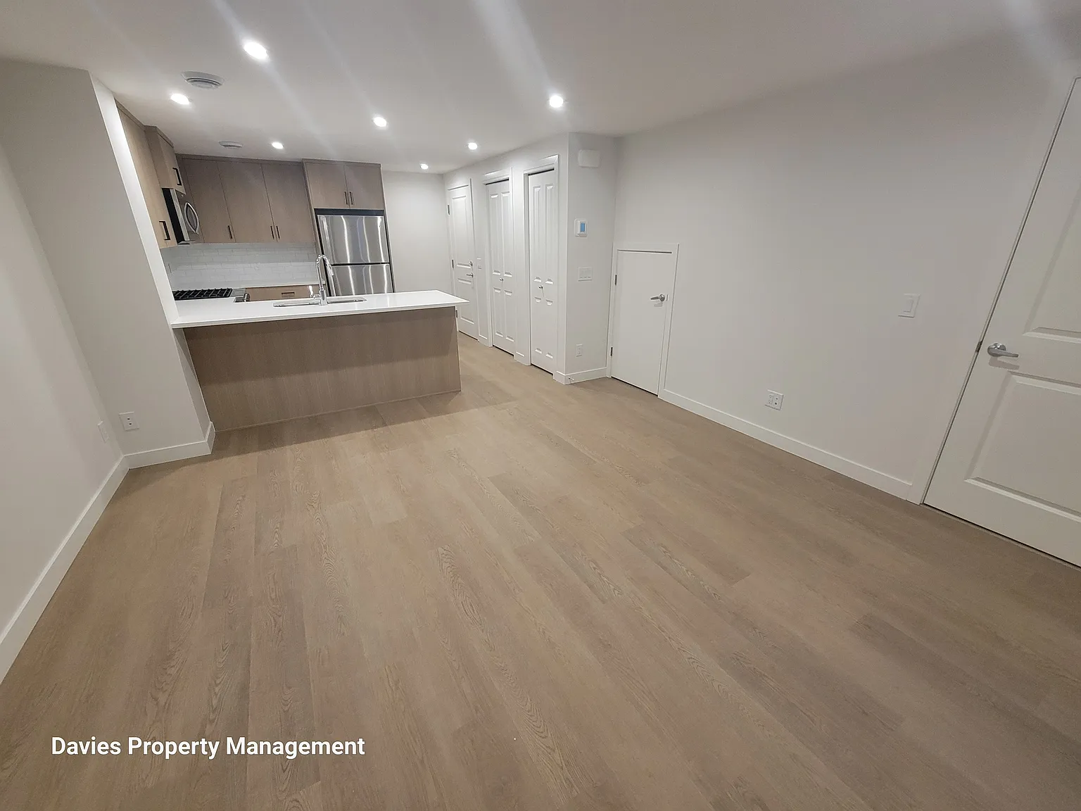 2222 Muckleplum Cres SW — Photo 4