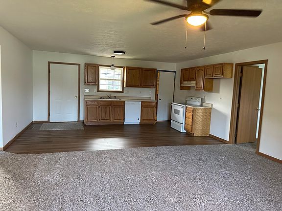 3rd image of 220 Parkway Blvd Unit 7