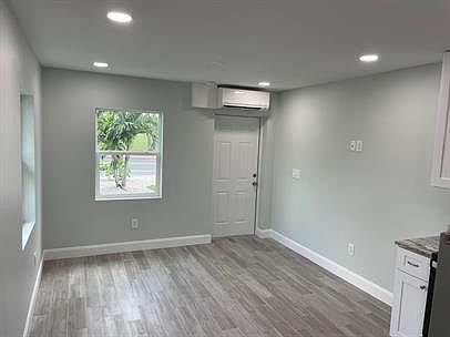 4th image of 328 SE Martin Luther King Junior Blvd