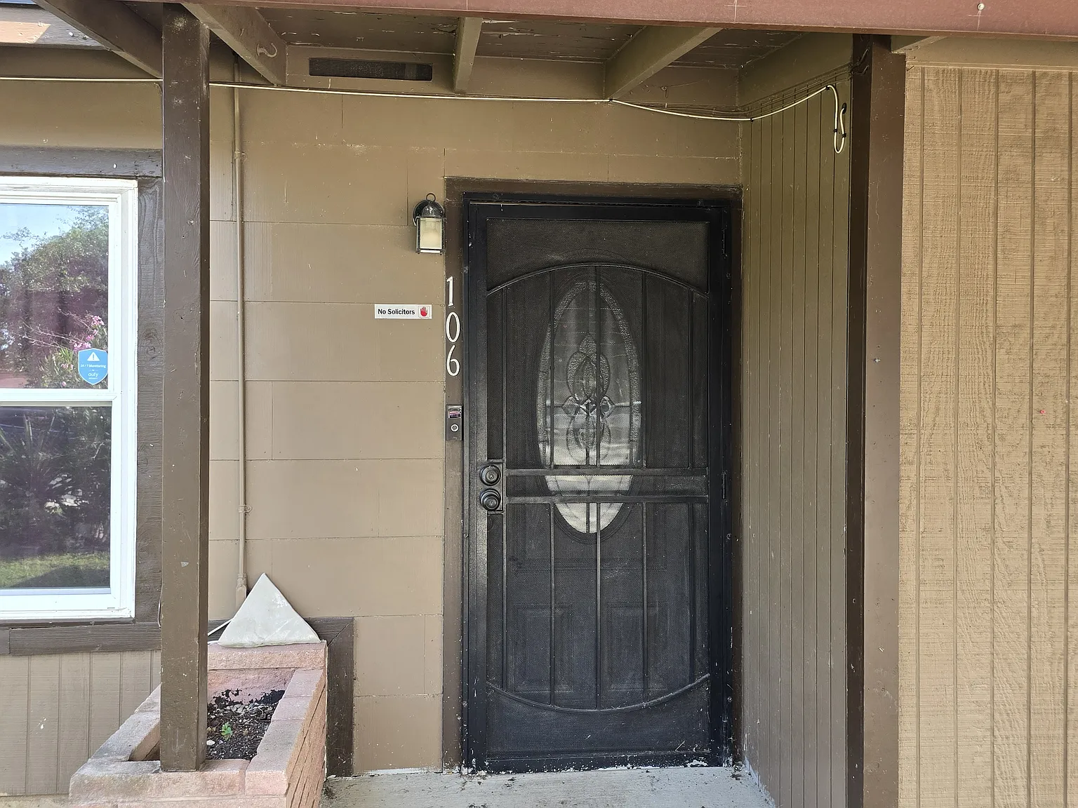4 bed, 1340 sqft, $1,750 — Photo 2