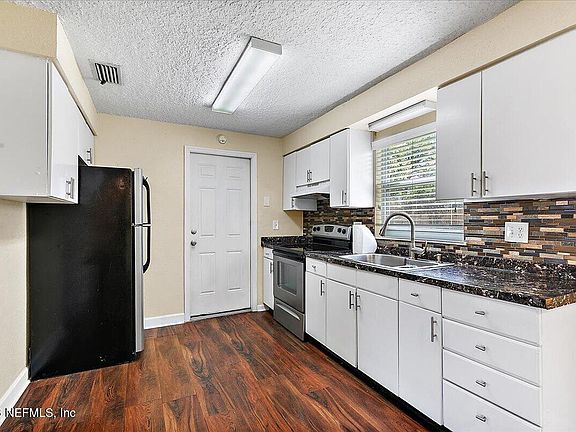 4th image of 428 NEPTUNE Road