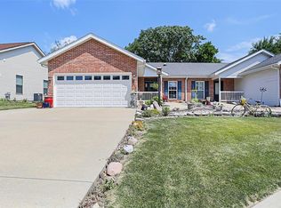 3212 Leverett Ct, Alton, IL 62002