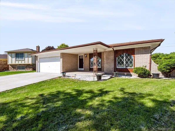 38986 Cottonwood Ct, Sterling Heights, MI 48310