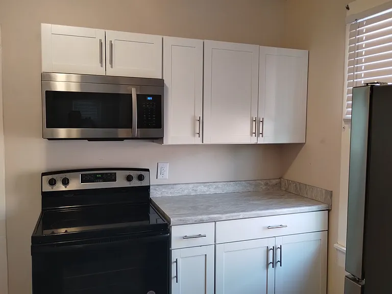 209 Lamont St — Photo 2