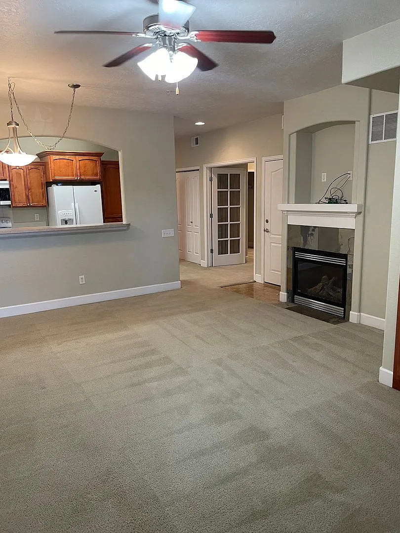 Beautiful/Quick I-25 Access 2 Bed 2 Bath Condo in Wellington — Photo 3