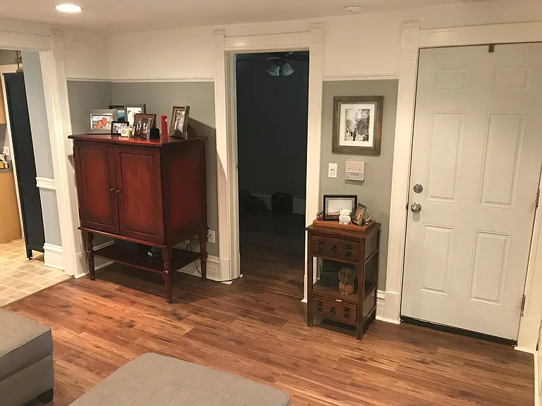 Living room (other side)