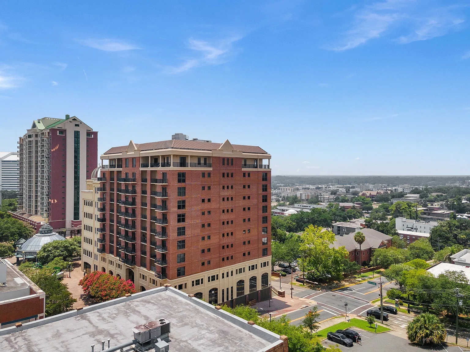 215 W College Ave — Photo 4