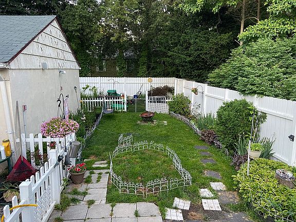 Back Yard. 