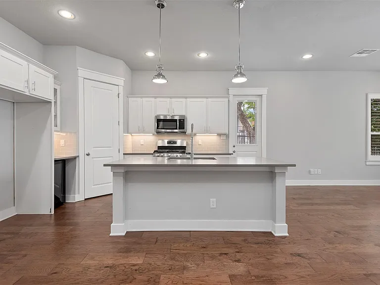 909 Oak St #C — Photo 12