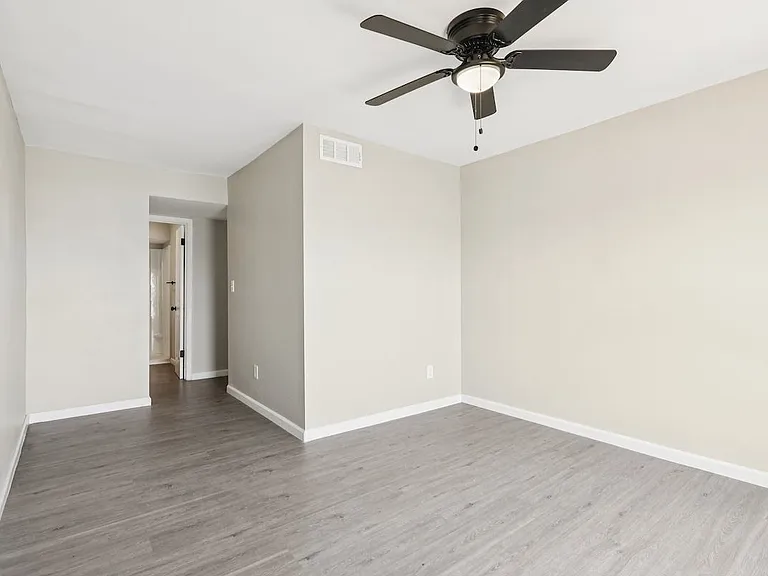 12th & Beach Apartments — Photo 52
