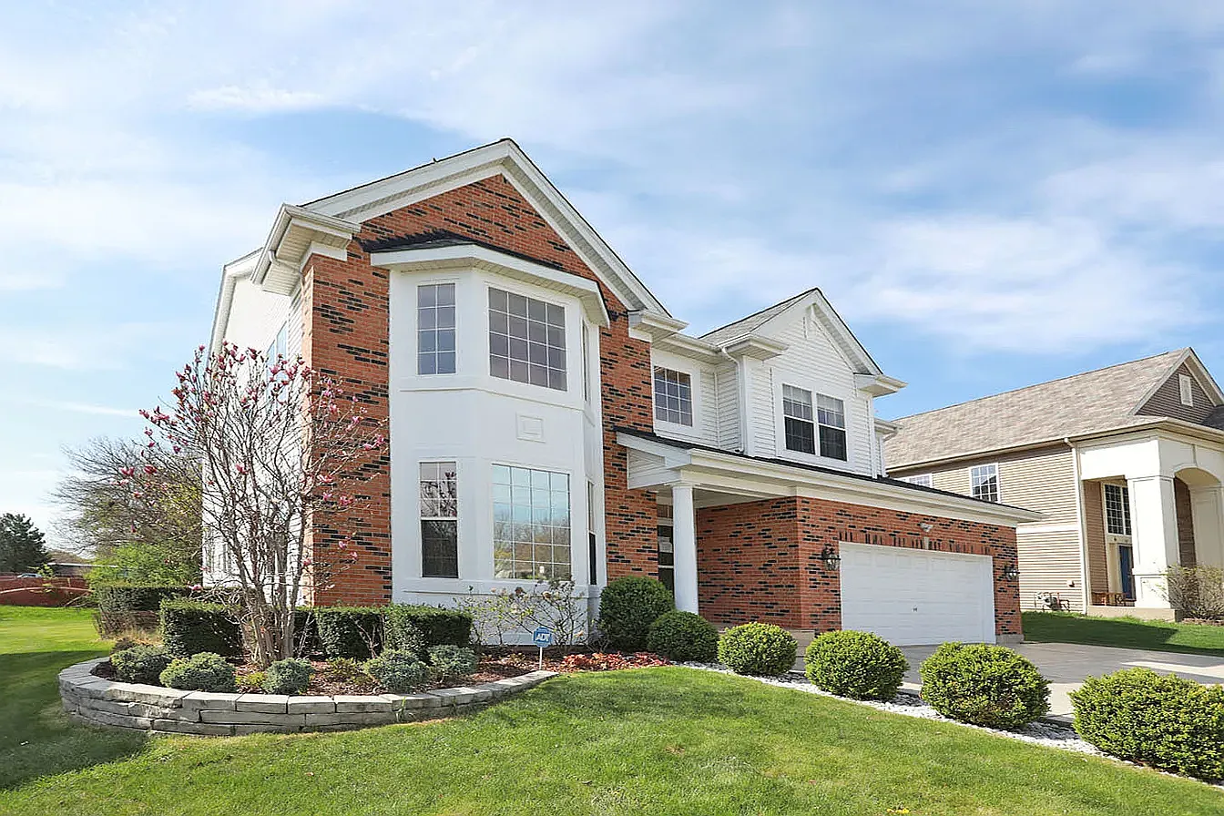6 bed, 3497 sqft, $4,500 — Photo 2