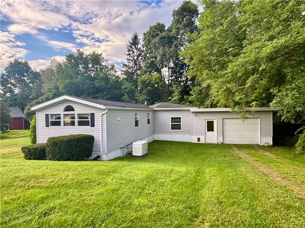 2 Brown Blvd, Dundee, NY 14837