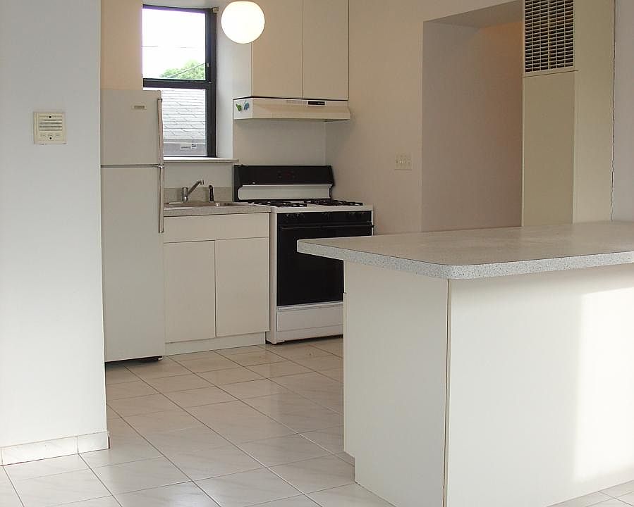 1st image of 535 N Claremont Ave
