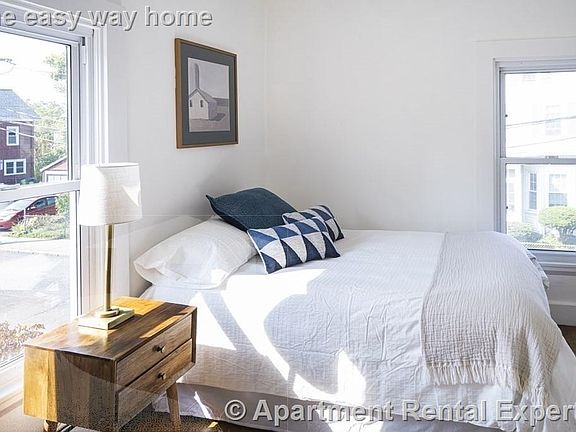 5th image of 124 Holworthy St