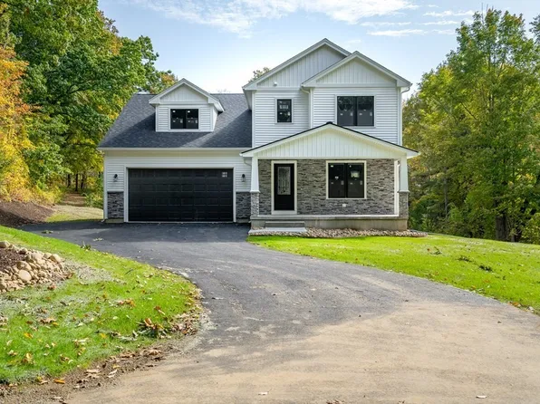 7 High St, Southampton, MA 01073