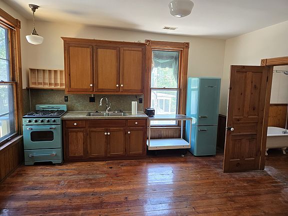 4th image of 1035 Wealthy St SE #B