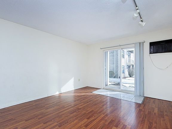 4th image of 11 Kenmar Dr Unit 11