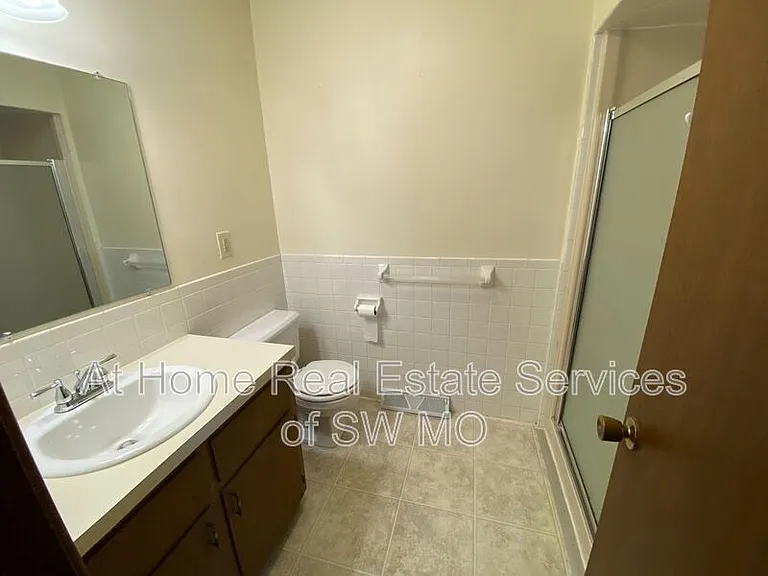 1921 Bellerive Dr — Photo 10