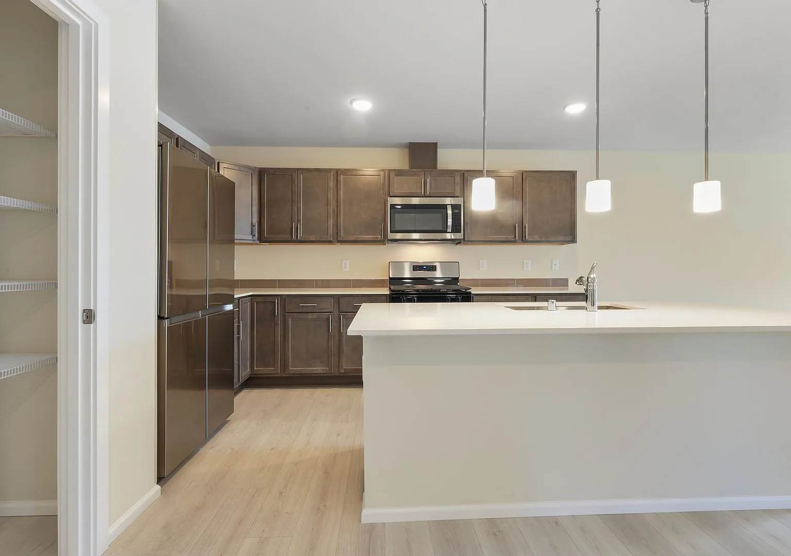 A/C home just like new! 2 story, end unit with Long Lake access! - NO PETS — Photo 4