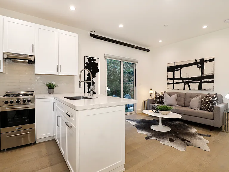 15122 Morrison St — Photo 19