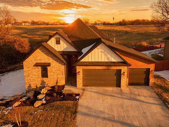 2nd image of 3408 N Marlin Drive