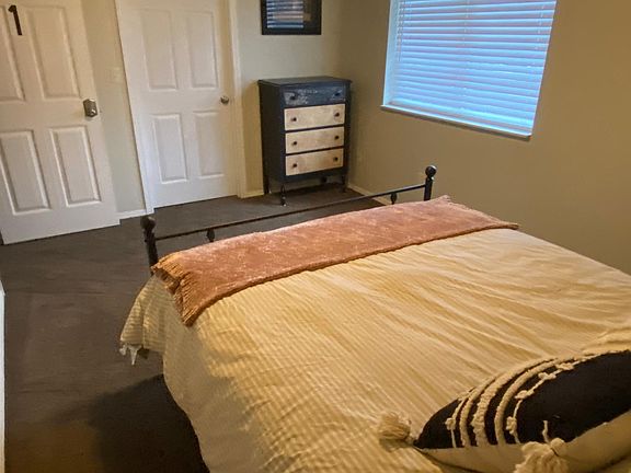 Room 1 Queen bed, walk in closet