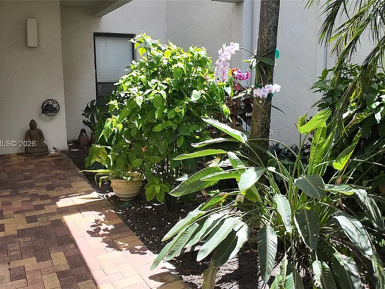 900 Greensward Ln #111-G — Photo 7