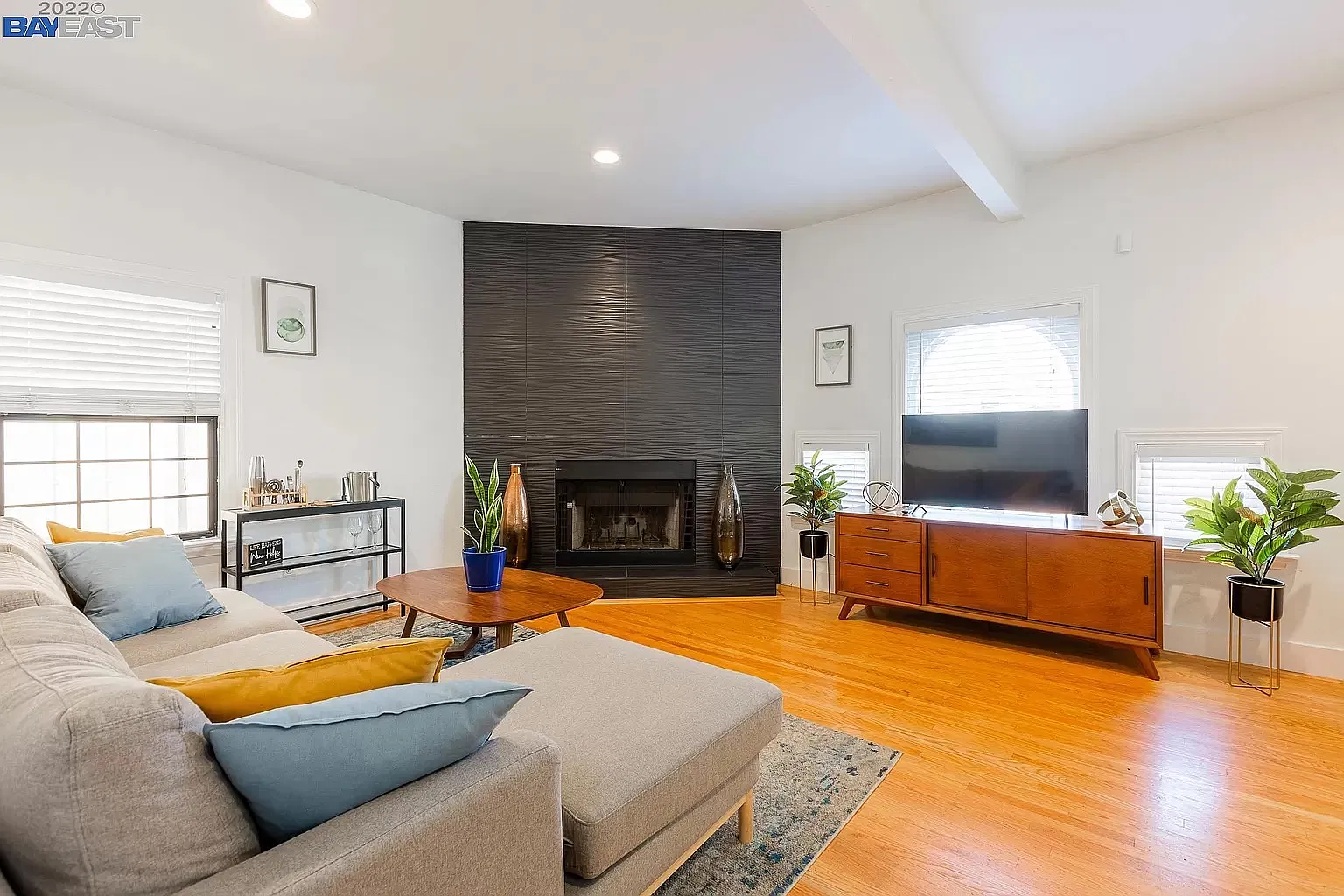 2 bed, 1066 sqft, $3,600 — Photo 1