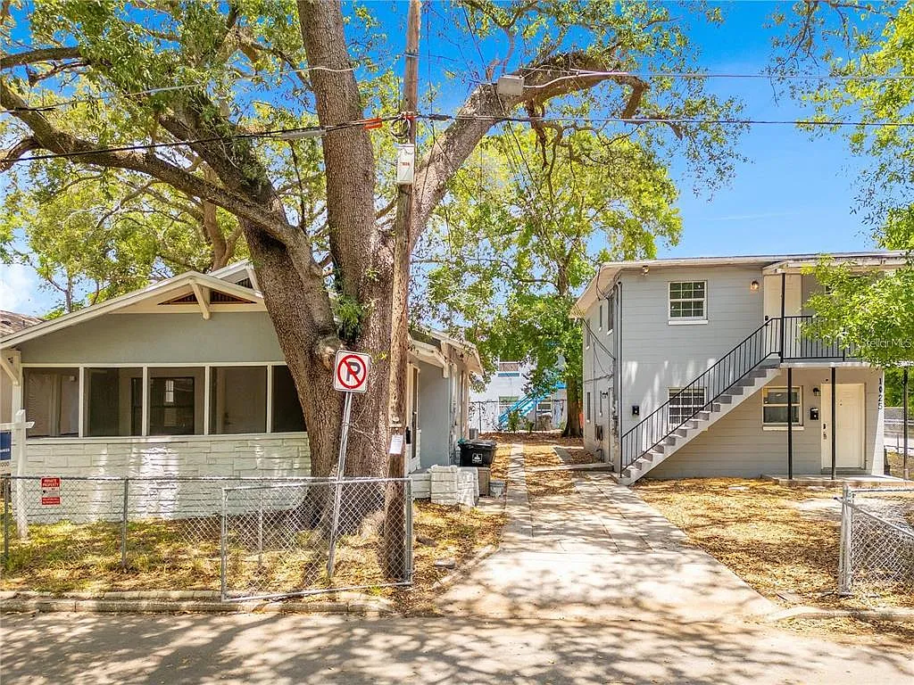 4 bed, 1.0 bath, 1252 sqft, $2,200 — Photo 1
