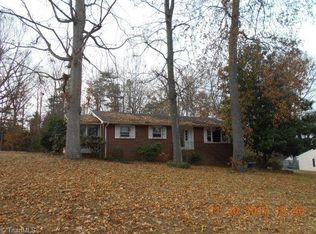 156 Piccadilly Dr, Winston Salem, NC 27104