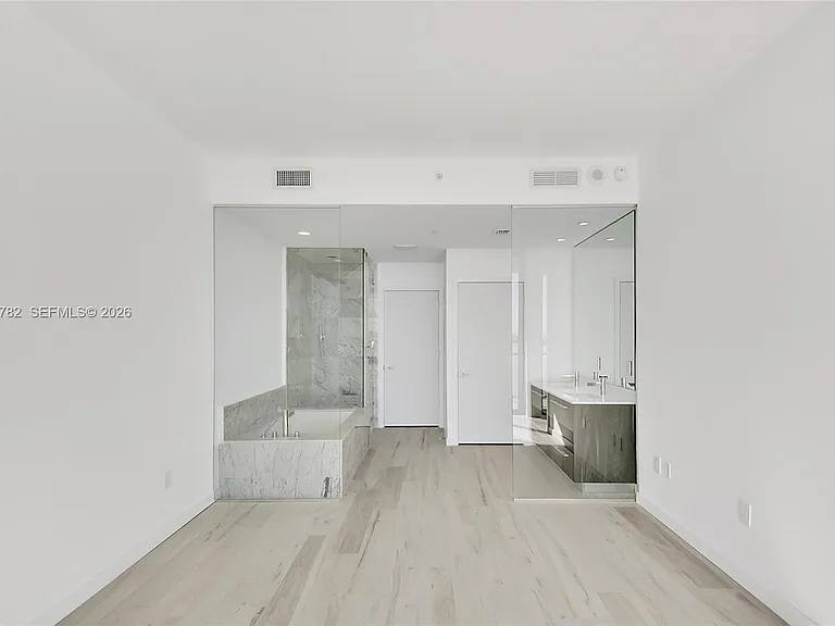 480 NE 31st St #904 — Photo 17