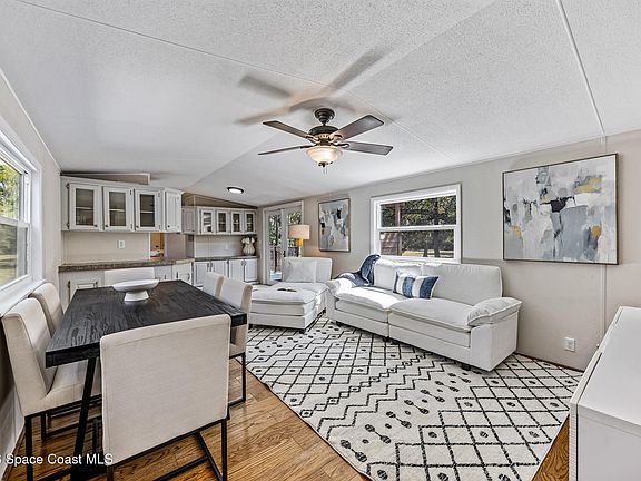 5th image of 6747 Burning Tree Ave