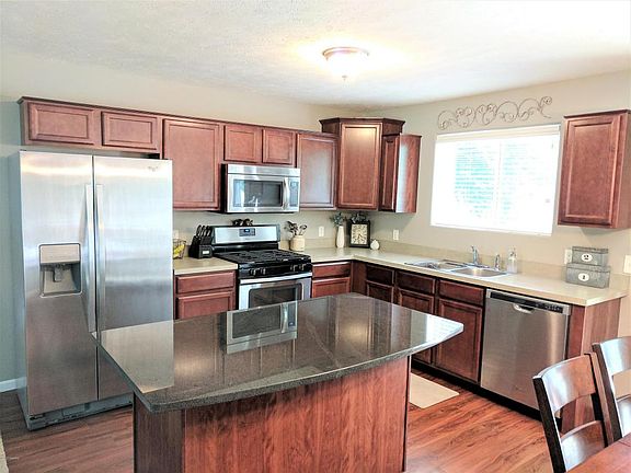 2nd image of 812 Grindle Dr SE