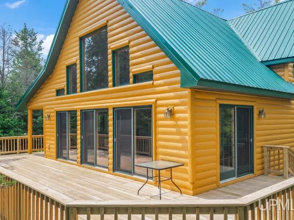 478 S Harbor Lights Trl, Manistique, MI 49854
