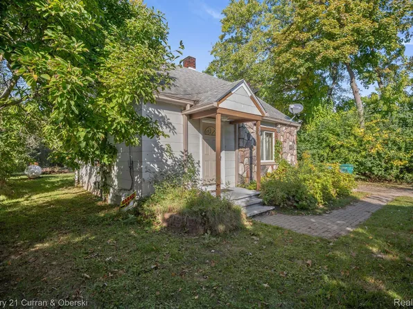 30 Earl Ct, Auburn Hills, MI 48326